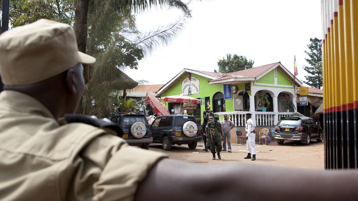 Un restaurant de Kampala (Ouganda) vis&eacute; par un attentat organis&eacute; par les islamistes somaliens, le 12 juillet 2010. (REUTERS)