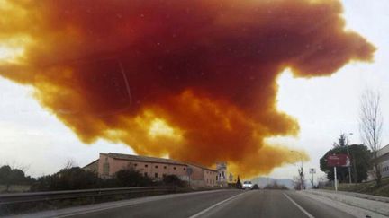 &nbsp; (Un nuage impressionnant et potentiellement toxique en Catalogne © MaxPPP)