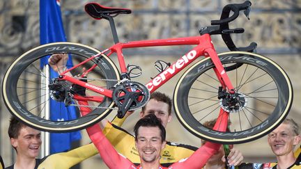 Primoz Roglic et la Jumbo-Visma ont remporté une troisième Vuelta d'affilée dimanche.&nbsp; (MIGUEL RIOPA / AFP)