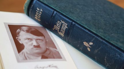 Eurozapping : l'Eglise demande pardon, Adolf Hitler cartonne