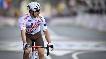 Benoît Cosnefroy après l'arrivée de l'Amstel Gold Race, le 10 avril 2022 à Valkenburg (Pays-Bas). (ERIC LALMAND / AFP)