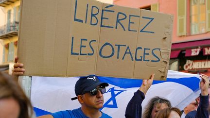 Un rassemblement de soutien aux Israéliens à Nice (Alpes-Maritimes), le 9 octobre 2023. (VALERY HACHE / AFP)