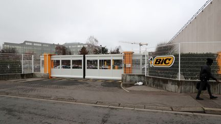 La direction de Bic envisage de supprimer une centaine de postes&nbsp;à Clichy (Hauts-de-Seine) (JACQUES DEMARTHON / AFP)