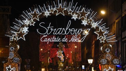 La ville de Strasbourg illuminée pour les festivités de Noël, le 22 novembre 2019. (PATRICK HERTZOG / AFP)