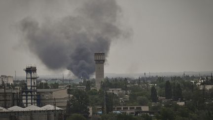 La ville de&nbsp;Severodonetsk&nbsp;dans la région de Louhansk, dans l'est de l'Ukraine, le 21 mai 2022.&nbsp; (ARIS MESSINIS / AFP)