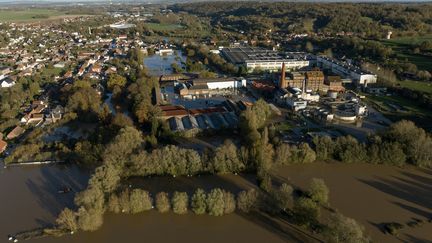 Vue aérienne d'un village inondé, Wizernes, dans le Pas-de-Calais, le 11 novembre 2023 (photo d'illustration). (ANTHONY BRZESKI / AFPTV / VIA AFP)