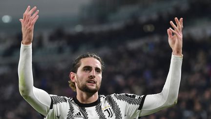 Adrien Rabiot sous les couleurs de la Juventus Turin, le 6 novembre 2022, face à l'Inter Milan. (ISABELLA BONOTTO / AFP)