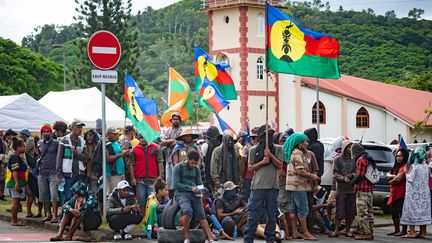 Une manifestation de la Cellule de coordination des actions de terrain (CCAT) contre le projet de loi constitutionnelle visant à modifier le corps électoral en Nouvelle-Calédonie, à Nouméa le 28 mars 2024. (DELPHINE MAYEUR / HANS LUCAS / VIA AFP)