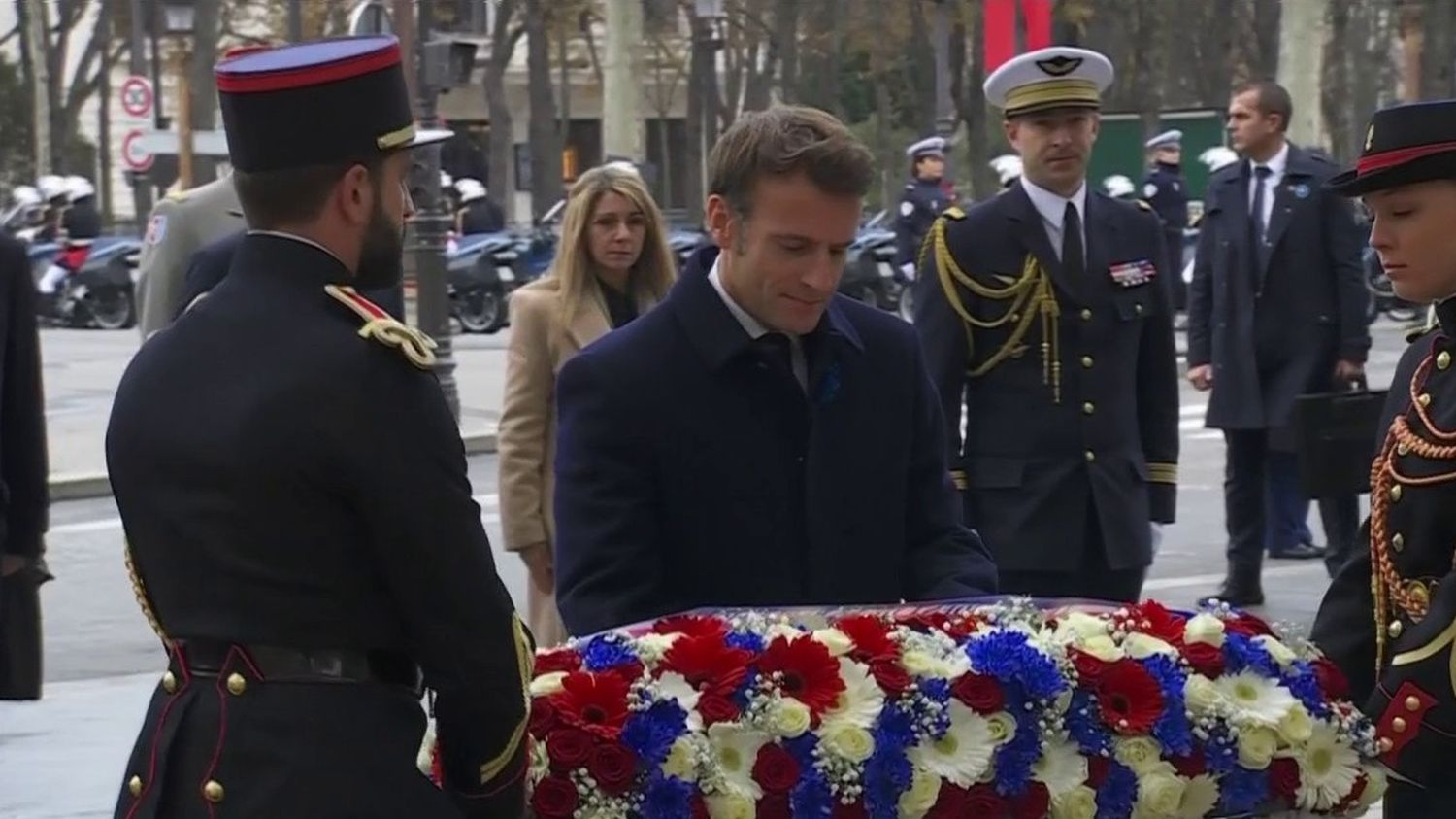 11-Novembre : Emmanuel Macron A Ravivé La Flamme De La Tombe Du Soldat ...