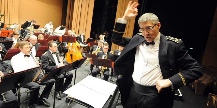 Le colonel Claude Kesmaecker, chef de l'orchestre d'harmonie de l'air
 (DR)