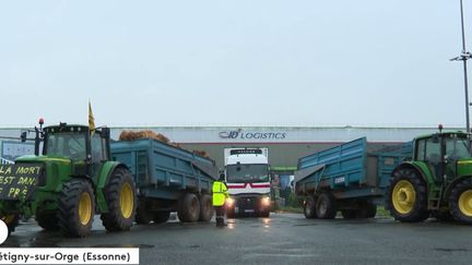 Les agriculteurs ont entamé, lundi 25 novembre, une deuxième semaine de mobilisation. Ils ont notamment ciblé des préfectures.