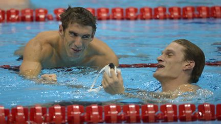 Michael Phelps et Yannick Agnel lors des JO de Londres (MARK J. TERRILL/AP/SIPA / AP)