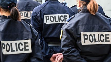 Des policiers à Lille (Nord), le 30 avril 2021. (DENIS CHARLET / AFP)