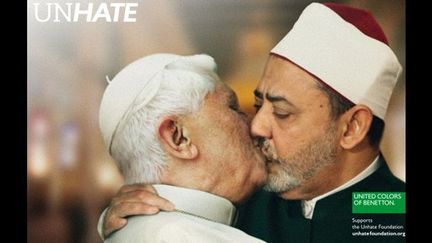 Benoît XVI et l&#039;imam cairote Al-Azhar, &quot;rapprochés&quot; par Benetton
 (DR)