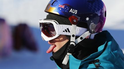 L'Australien&nbsp;Russell Henshaw tire la langue apr&egrave;s les qualifications de ski slopestyle &agrave; Sotchi (Russie), le 13 f&eacute;vrier 2014. (MIKE BLAKE / REUTERS)