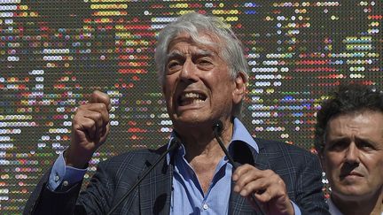 Le discours du Prix Nobel de littérature Mario Vargas Llosa, le 8 octobre, à Barcelone lors du rassemblement contre l'indépendance de la Catalogne.
 (JORGE GUERRERO / AFP)