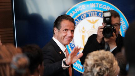 Le gouverneur de New York, Andrew Cuomo, lors d'une conférence de presse, le 6 juillet 2021. (SPENCER PLATT / GETTY IMAGES NORTH AMERICA / AFP)