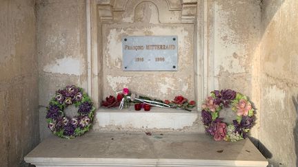 La tombe de François Mitterrand à Jarnac, Charente. (MATHILDE VINCENEUX / RADIOFRANCE)