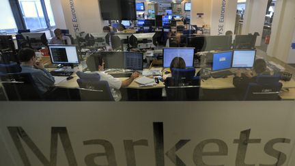 La salle des march&eacute;s de NYSE Euronext, &agrave; Paris, en ao&ucirc;t 2011. (PHILIPPE WOJAZER / REUTERS)