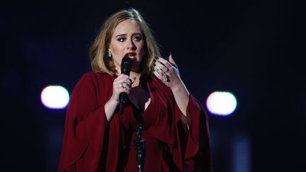 La chanteuse Adele, le 24 février 2016 à Londres pour les Brit Awards 2016. (JOEL RYAN / AP / SIPA)