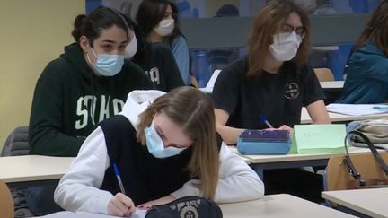 Education : les étudiants en plein flou pour la poursuite de leurs études