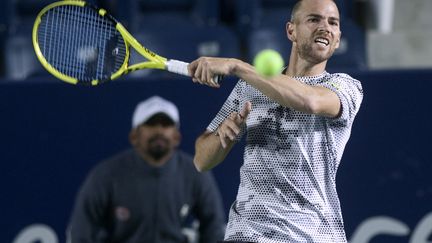 Adrian Mannarino s'est logiquement qualifié pour le deuxième tour de l'US Open. (JULIO CESAR AGUILAR / AFP)