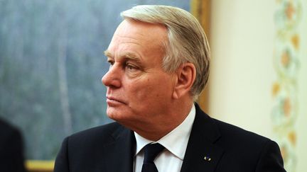 Le Premier ministre Jean-Marc Ayrault, lors d'une rencontre avec le pr&eacute;sident russe Vladimir Poutine, le 1er novembre 2013, &agrave; Moscou (Russie).&nbsp; (MICHAEL KLIMENTYEV / RIA NOVOSTI / AFP)