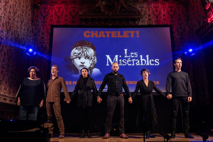 Six interprètes de la comédie musicale "Les Misérables" lors du showcase au théâtre du Châtelet, à Paris, le 29 avril 2024. (OSCAR CHEVILLARD)