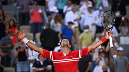 Novak Djokovic a remporté l'édition 2021 de Roland-Garros, dimanche 13 juin. (ANNE-CHRISTINE POUJOULAT / AFP)