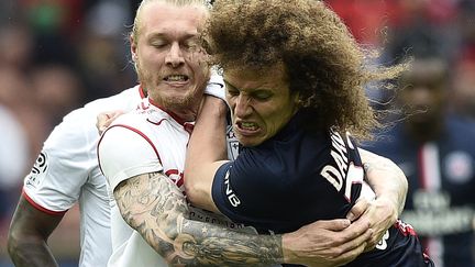 David Luiz et Simon Kjaer lors du dernier PSG-Lille (FRANCK FIFE / AFP)