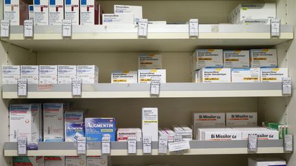 La consommation d'antibiotiques en médecine de ville était de 22,5 doses pour 1 000 habitants et par jour en 2018, selon un rapport de Santé publique France publié le 18 novembre 2019.&nbsp; (PASCAL DELOCHE / PHOTONONSTOP / AFP)