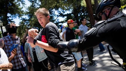 Dix blessés dans des affrontements lors d'un rassemblement néo-nazi en Californie