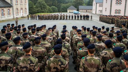 Les élèves de l'école&nbsp;Polytechnique au camp militaire de&nbsp;La Courtine (Creuse), le 19 octobre 2016. (PIERRE GAUTHERON / HANS LUCAS / AFP)