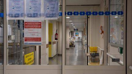 Le service de réanimation de l'hôpital Nord de Marseille, le 29 avril 2020. (GILLES BADER / MAXPPP)