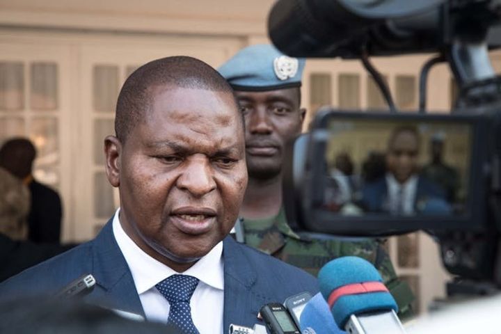 Le Président centrafricain Faustin-Archange Touadéra, à Khartoum, le 6&nbsp;février 2019, lors de la signature d’un nouvel accord de paix. (FLORENT VERGNES/AFP)