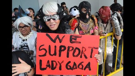 Fans de Lady gaga patientant pour assister à son concert, à Manille (21/05/2012)
 (AFP / Jay Directo)