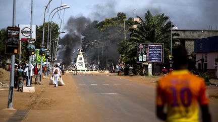 Une mosqu&eacute;e attaqu&eacute;e dans Bangui, le 29 mai 2014. (LAURENCE GEAI / ANADOLU AGENCY / AFP)