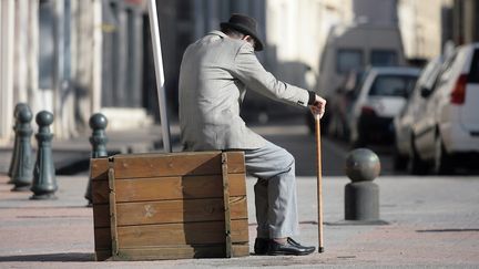 La solitude rend les personnes âgées particulièrement vulnérables aux escroqueries et aux vols (illustration). (MAXPPP)