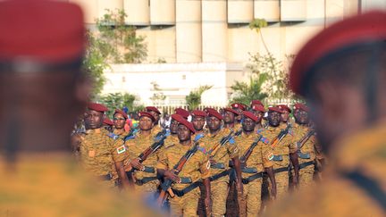 Parade de soldats du Burkina Faso le 4 janvier 2017 dans la capitale Ouagadougou. (AHMED OUOBA / AFP)