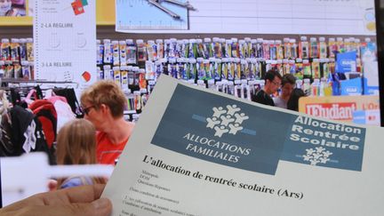 L'allocation de rentrée scolaire a pour but de soutenir les familles modestes qui doivent faire face à un pic de dépenses à l'occasion de la rentrée scolaire. (JEAN-FRAN?OIS FREY / MAXPPP)