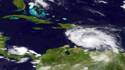 Vue satellite de la temp&ecirc;te Ernesto au-dessus des Cara&iuml;bes, le 4 ao&ucirc;t 2012. (NOAA / FTVI)