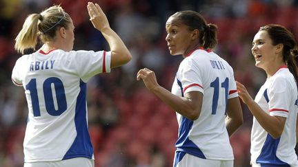 Camille Abily, Marie-Laure Delie et Louisa Necib, fers de lance de l'Equipe de France. 