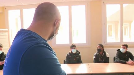 Cyberharcèlement : l'association e-enfance agit au cœur des établissements scolaires (FRANCE 3)