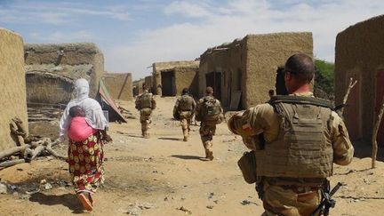 Des soldats de l'opération Barkhane en patrouille dans le nord du Mali, en novembre 2017. (Daphné Benoit/AFP)