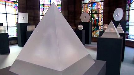 Sculptures de verre de William Velasquez de la série "Totalidad", exposée à la Biennale du verre
 (France3 / Culturebox)