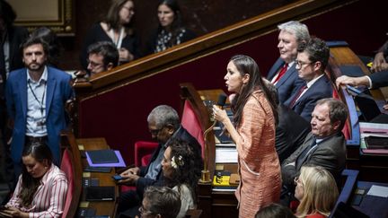 La députée Karine Lebon, lors de la discussion sur le projet de loi de financement de la sécurite sociale pour 2025, le 29 octobre 2024. (XOSE BOUZAS / HANS LUCAS / AFP)