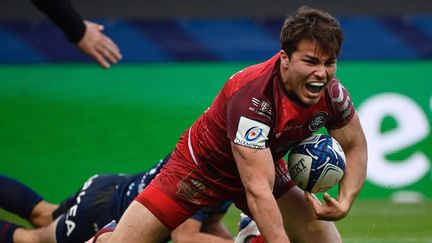 Antoine Dupont, autour d'un essai lors de la demi-finale de Champions Cup entre le Stade Toulousain et l'Union Bordeaux-Bègles le 1er mai 2020. (LIONEL BONAVENTURE / AFP)