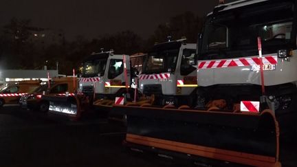 Météo-France a placé 49 départements en alerte orange pour neige, vent et verglas, à partir du jeudi 21 novembre. Des chutes de neige sont attendues un peu partout sur le territoire.