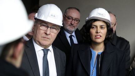 &nbsp; (Le ministre des finances et la ministre du travail en déplacement sur un chantier © Maxppp)