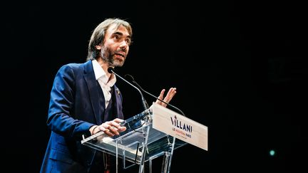 Le candidat LREM dissident à la mairie de Paris, Cédric Villani, lors d'un meeting au théâtre du Trianon, dans la capitale, le 5 février 2020. (KARINE PIERRE / HANS LUCAS / AFP)